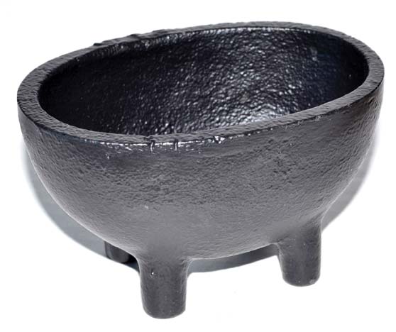 2 1/2\" Oval cast iron cauldron